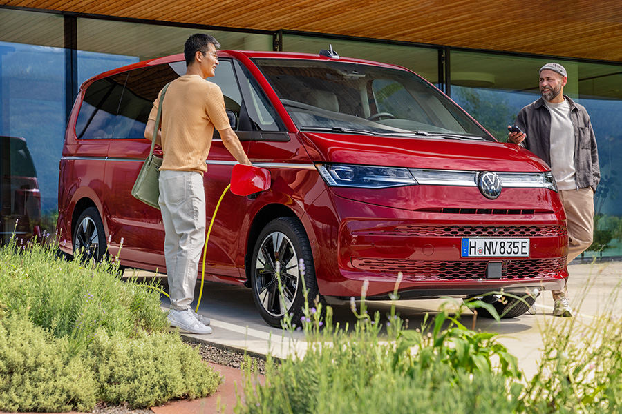 Der VW Multivan eHybrid im Autohaus Borgmann